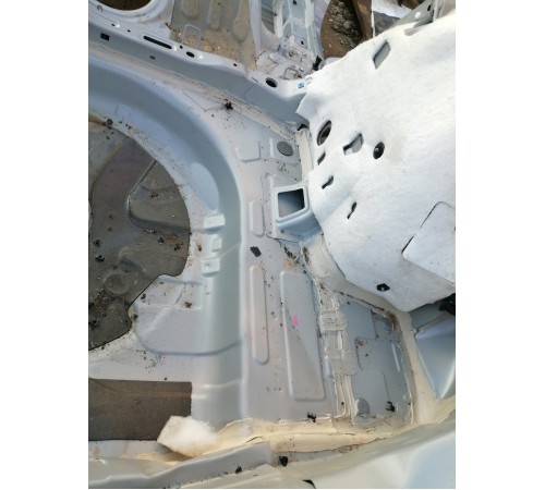 Ниша багажника запасного колеса