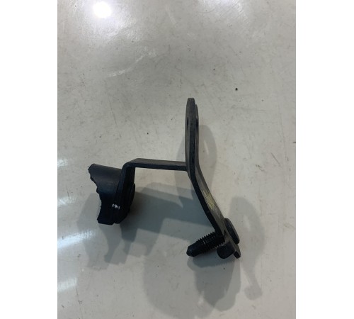 кронштейн верхней планки телевизора