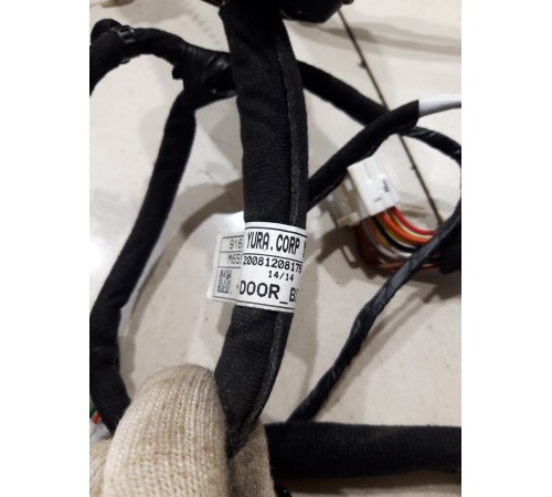 Электропроводка двери (передняя левая)