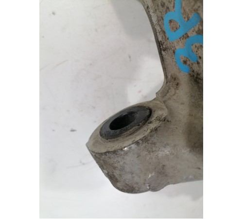 Кулак поворотный,задний правый