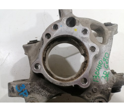 Кулак поворотный,задний правый