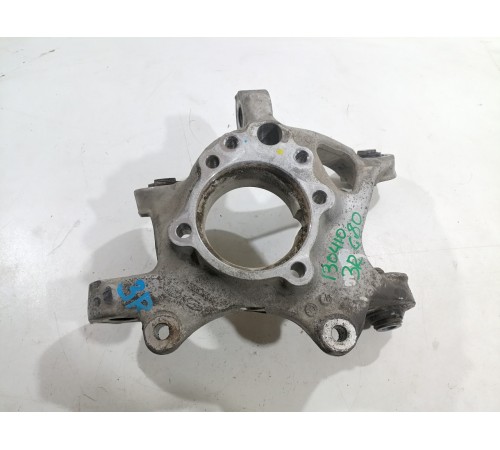 Кулак поворотный,задний правый