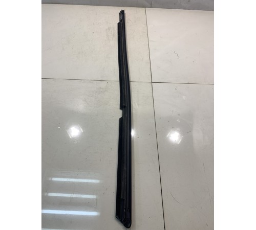 Уплотнитель стекла (задний, левый, внешний)