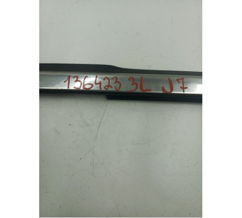 Молдинг стекла задний левый