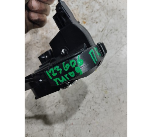 Замок двери передний правый