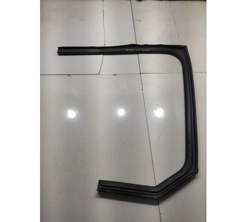 Уплотнитель стекла двери (задний левый внутренний)