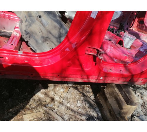 Порог с центральной стойкой левый