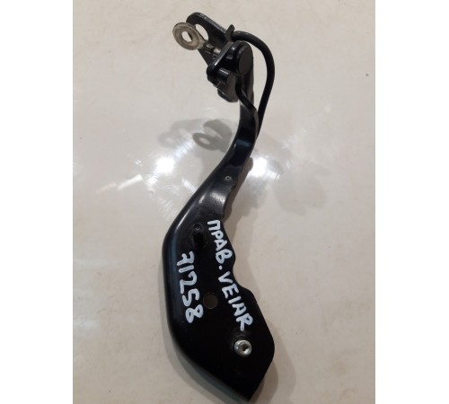 Петля крышки багажника (правая)