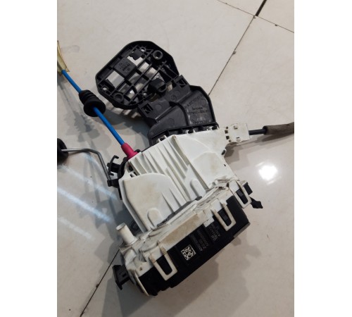 Замок двери (задний, правый)