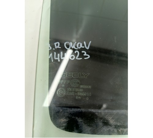 Стекло двери заднее правое