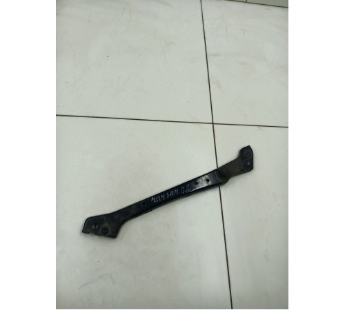 Кронштейн передней панели правый