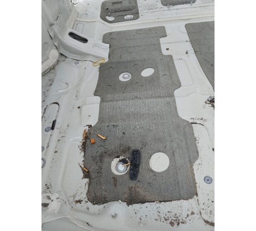 Ниша багажника (запасного колеса)