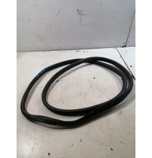 Уплотнитель двери передний правый