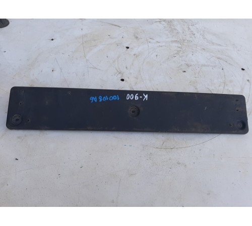 Площадка крепления номерного знака передняя