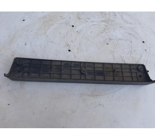 Площадка крепления номерного знака передняя