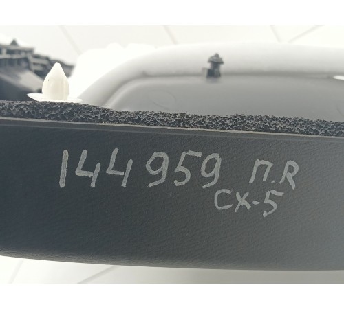 Обшивка двери передняя правая