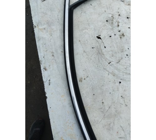 Уплотнитель стекла двери передний правый