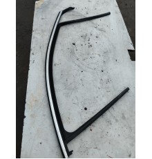 Уплотнитель стекла двери передний правый