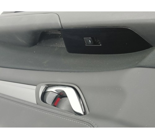 Обшивка двери передняя правая