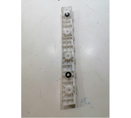 Кронштейн заднего бампера правый