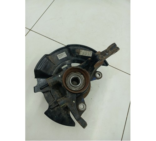 Кулак поворотный передний правый в сборе