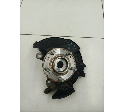 Кулак поворотный передний правый в сборе