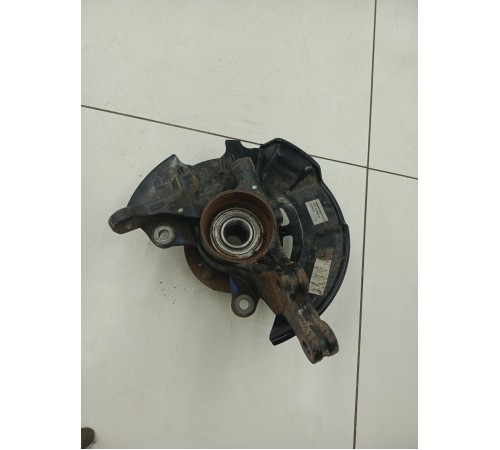 Кулак поворотный передний правый в сборе