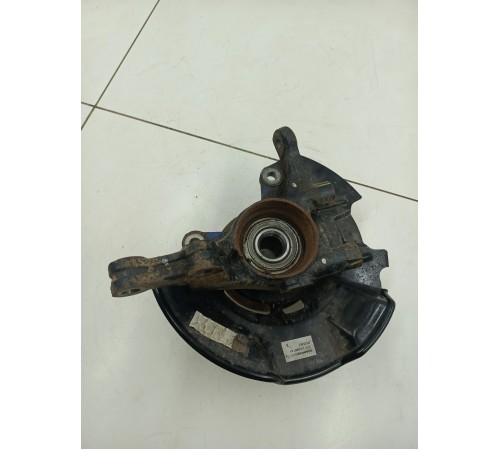 Кулак поворотный передний правый в сборе