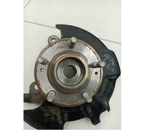 Кулак поворотный передний правый в сборе