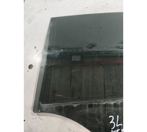 Стекло двери (заднее, левое)