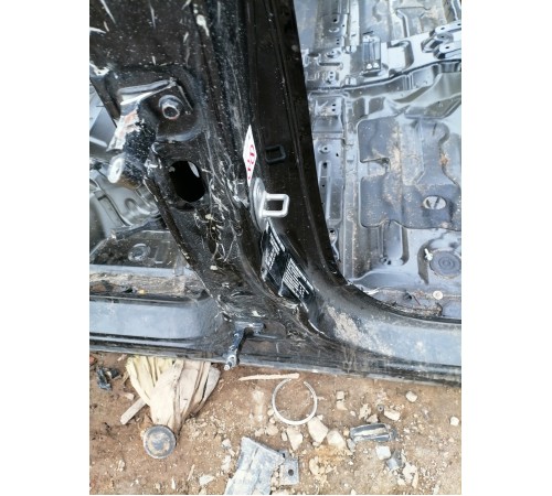 Порог с центральной стойкой правый