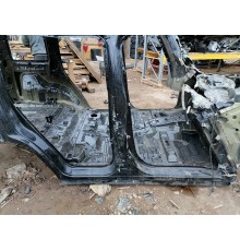 Порог с центральной стойкой правый