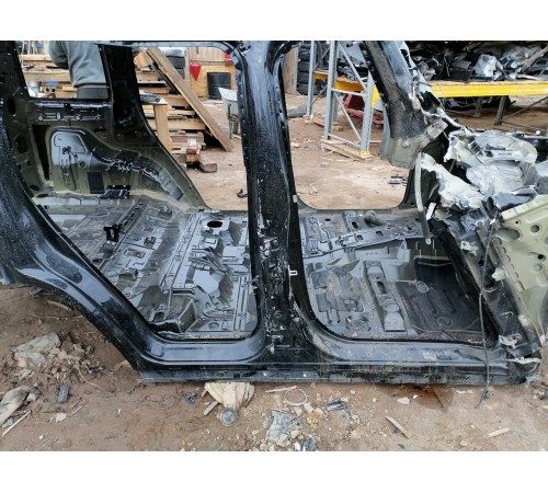 Порог с центральной стойкой правый