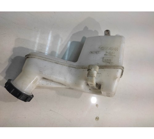 Бачок главного тормозного цилиндра