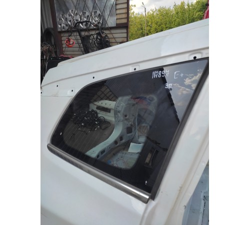 Глухое стекло заднее правое