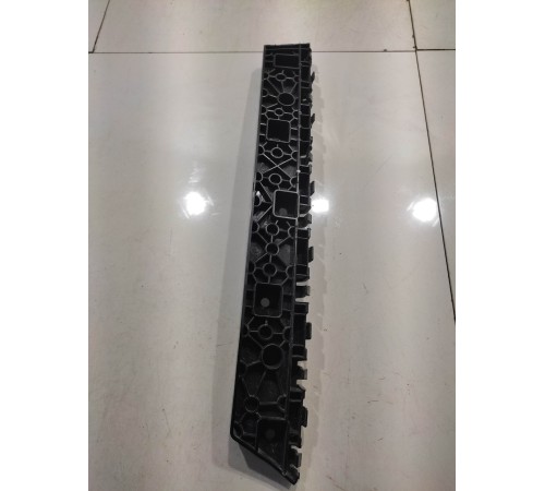 Кронштейн заднего бампера (правый)