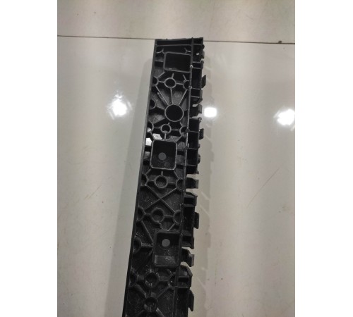 Кронштейн заднего бампера (правый)