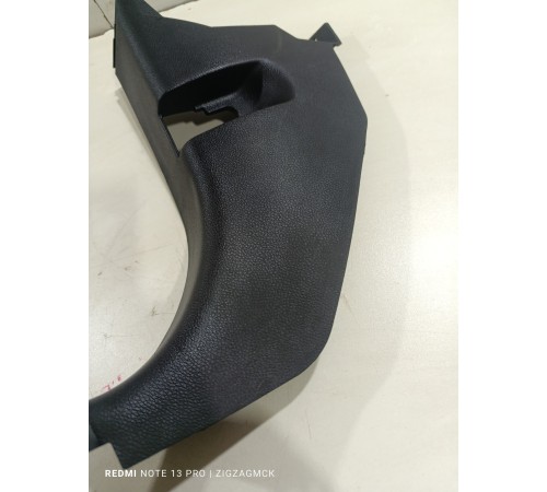 Накладка передней стойки левая нижняя