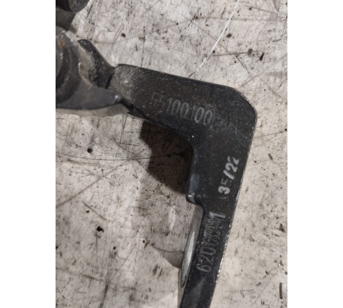 Петля двери задняя правая верхняя