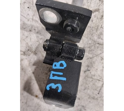 Петля двери задняя правая верхняя