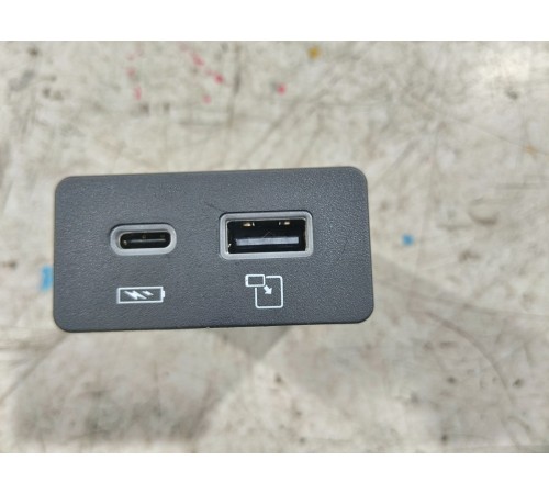Разъем USB (двойной)