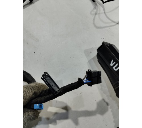 Электропроводка двери (передняя левая)