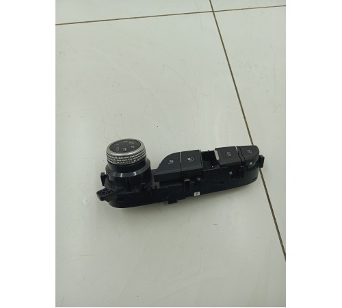 Блок кнопок многофункциональных центральной консоли левый