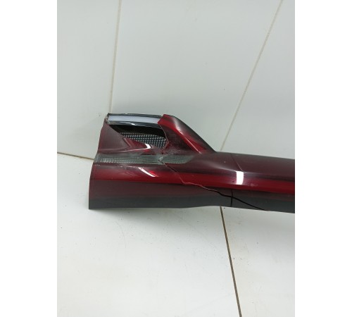 Фонарь задний в дверь багажника