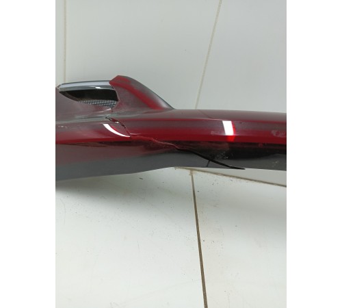 Фонарь задний в дверь багажника