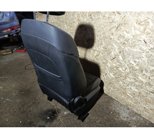 Сиденье переднее правое