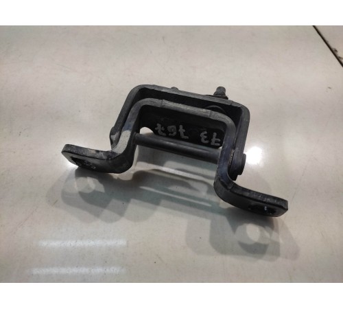 Петля двери багажника (правая)