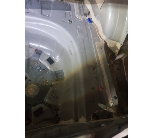 Ниша багажника (запасного колеса)