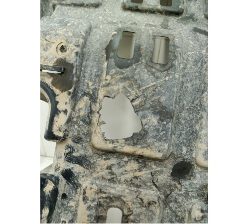 Защита двигателя антигравийная пластик