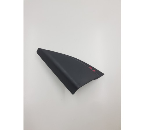 Угол двери передний левый внутренний